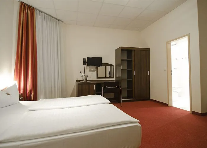 Hotel Polo Am Zob 3*