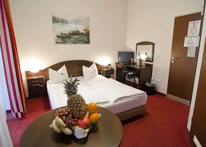 Hotel Polo Am Zob 3*