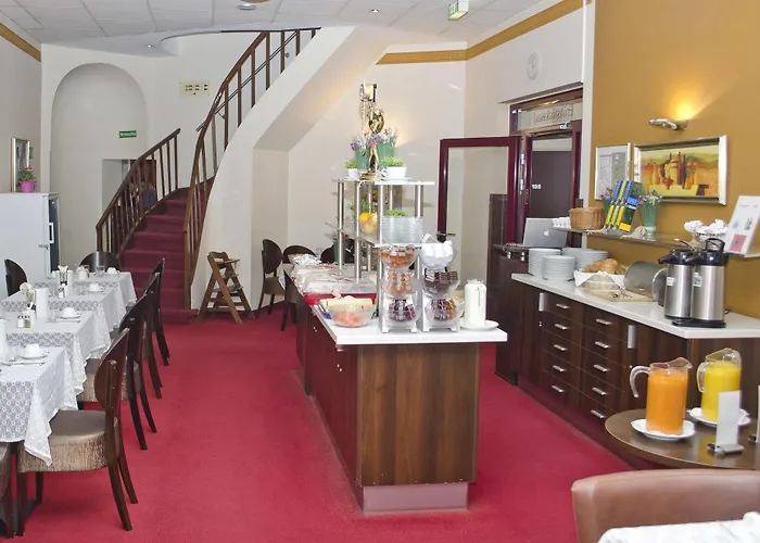 Hotel Polo Am Zob 3*